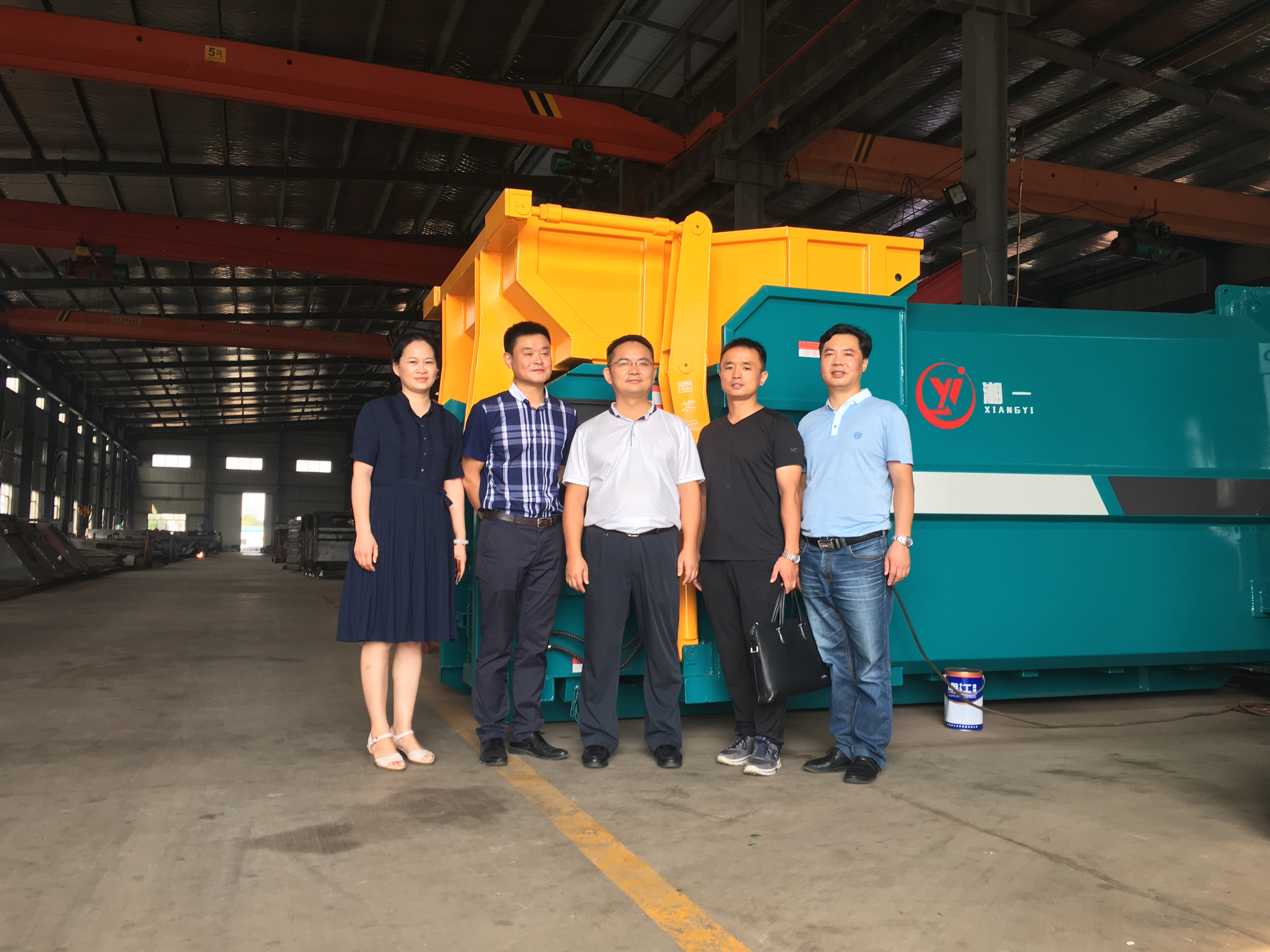 縣委常委劉俊武、經(jīng)信局局長(zhǎng)胡浪、副局長(zhǎng)曾慧敏、玉潭鎮(zhèn)副主任周術(shù)林來我司考察指導(dǎo)