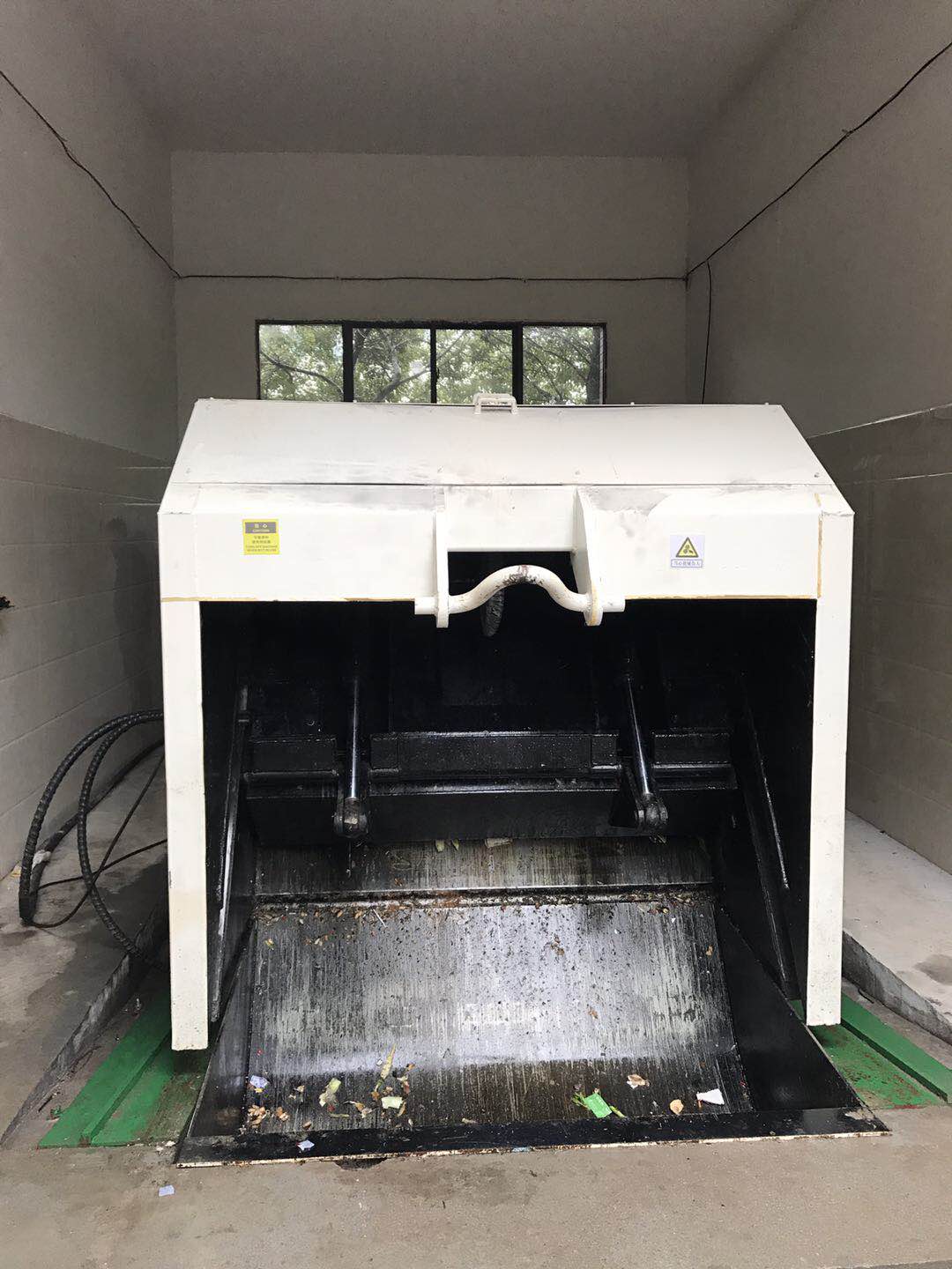 長沙湘一機械有限公司,長沙環(huán)衛(wèi)設備制造,長沙環(huán)衛(wèi)設備銷售,保潔項目